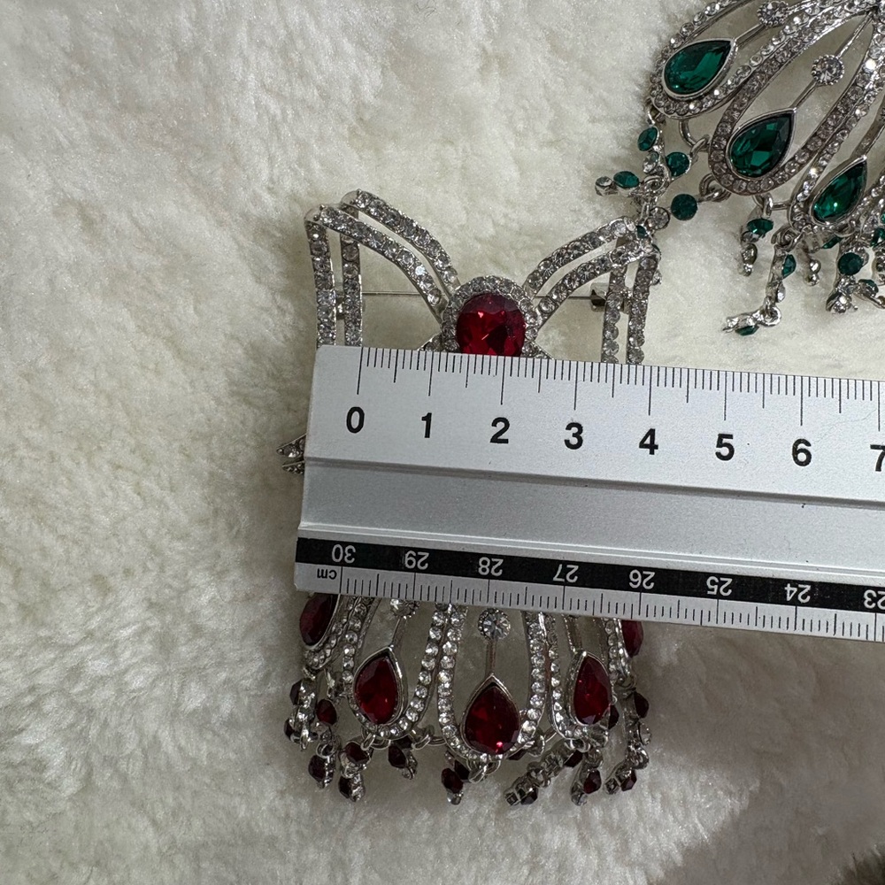 Elegant Silver and Red Gemstone Brooch - Picture 4 of 7